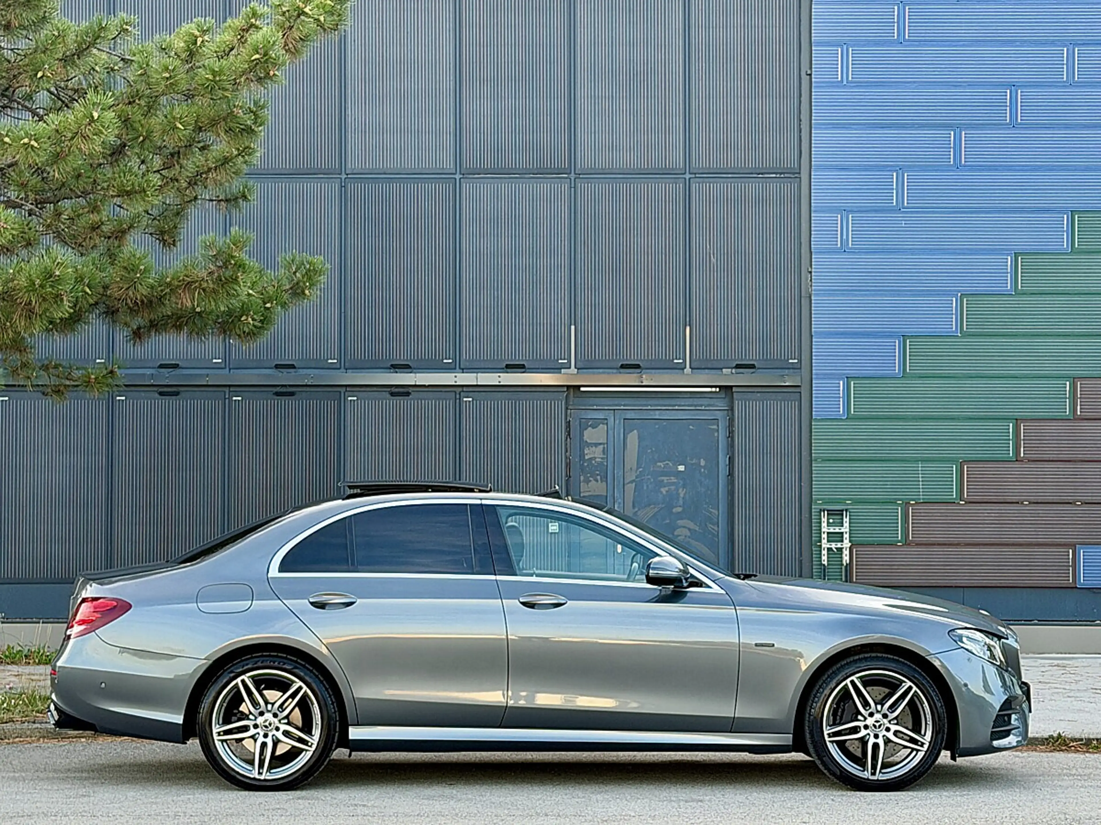 Mercedes-Benz E 350 e PHEV // AMG-Line // PANORAMADACH // GARANTIE — photo 5