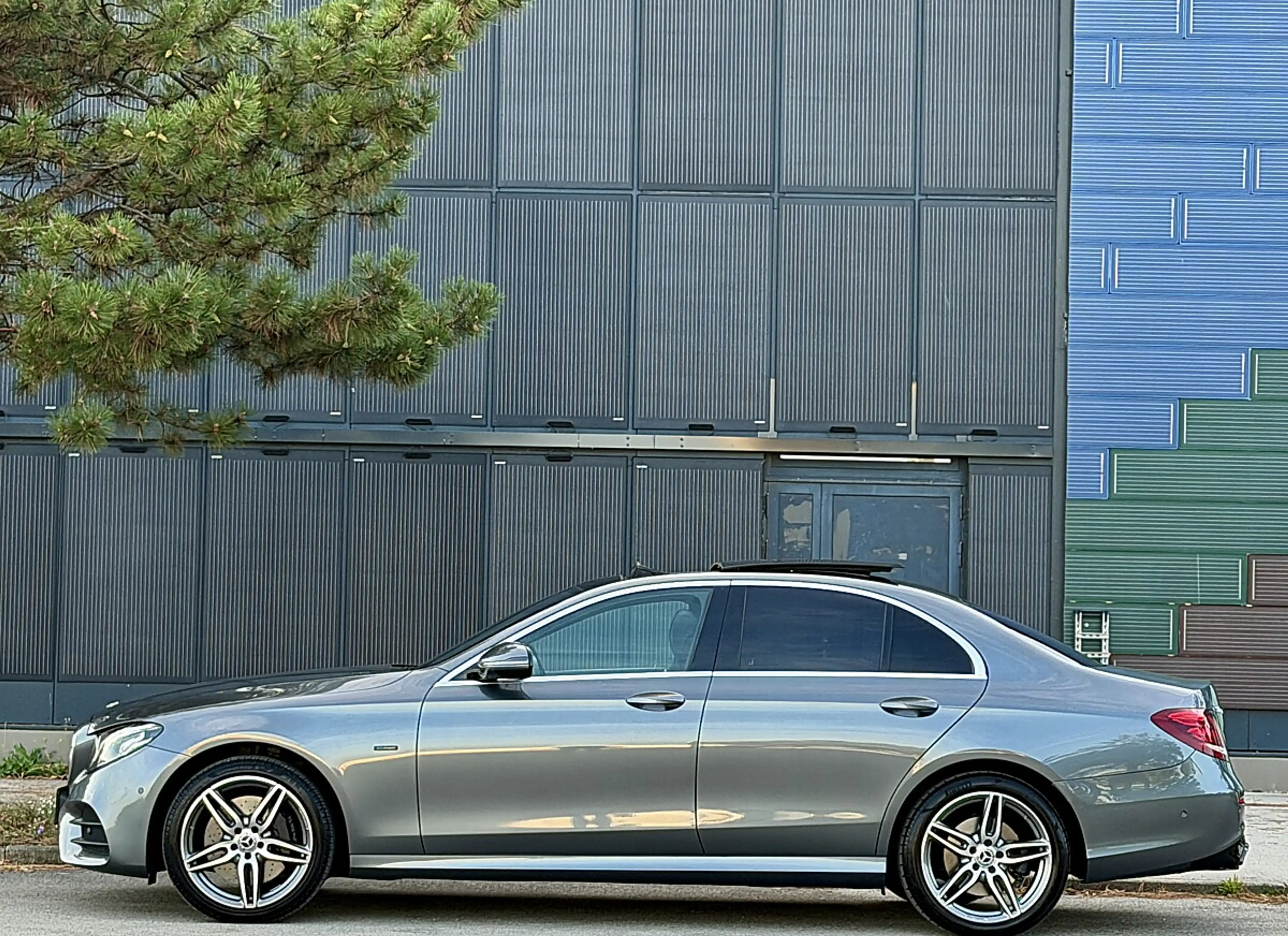 Mercedes-Benz E 350 e PHEV // AMG-Line // PANORAMADACH // GARANTIE — photo 15