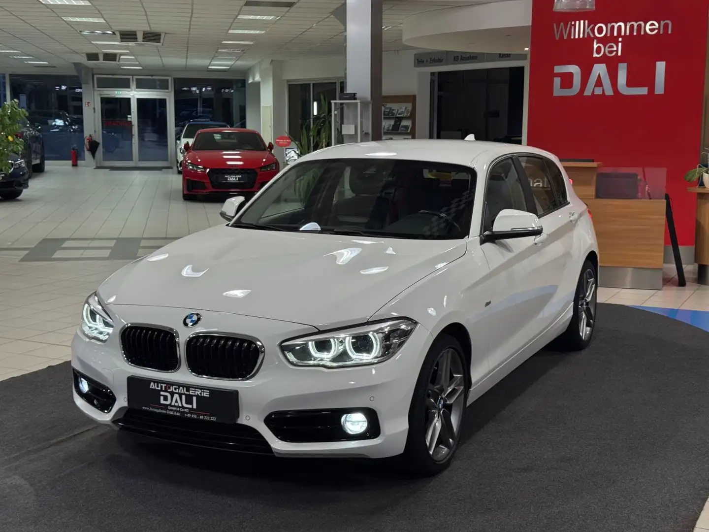 BMW 120 d Sport Line NAVIGATION-LED-LEDER-SHZ-PDC Weiß - 1