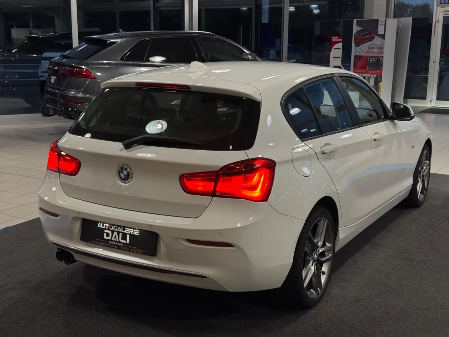 BMW 120 d Sport Line NAVIGATION-LED-LEDER-SHZ-PDC Weiß - 2