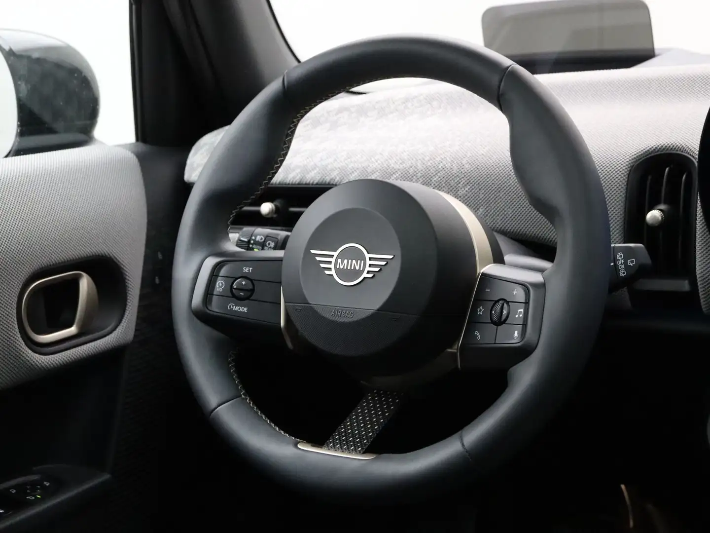 MINI Cooper S 5-deurs Favoured Pakket M Zwart - 2