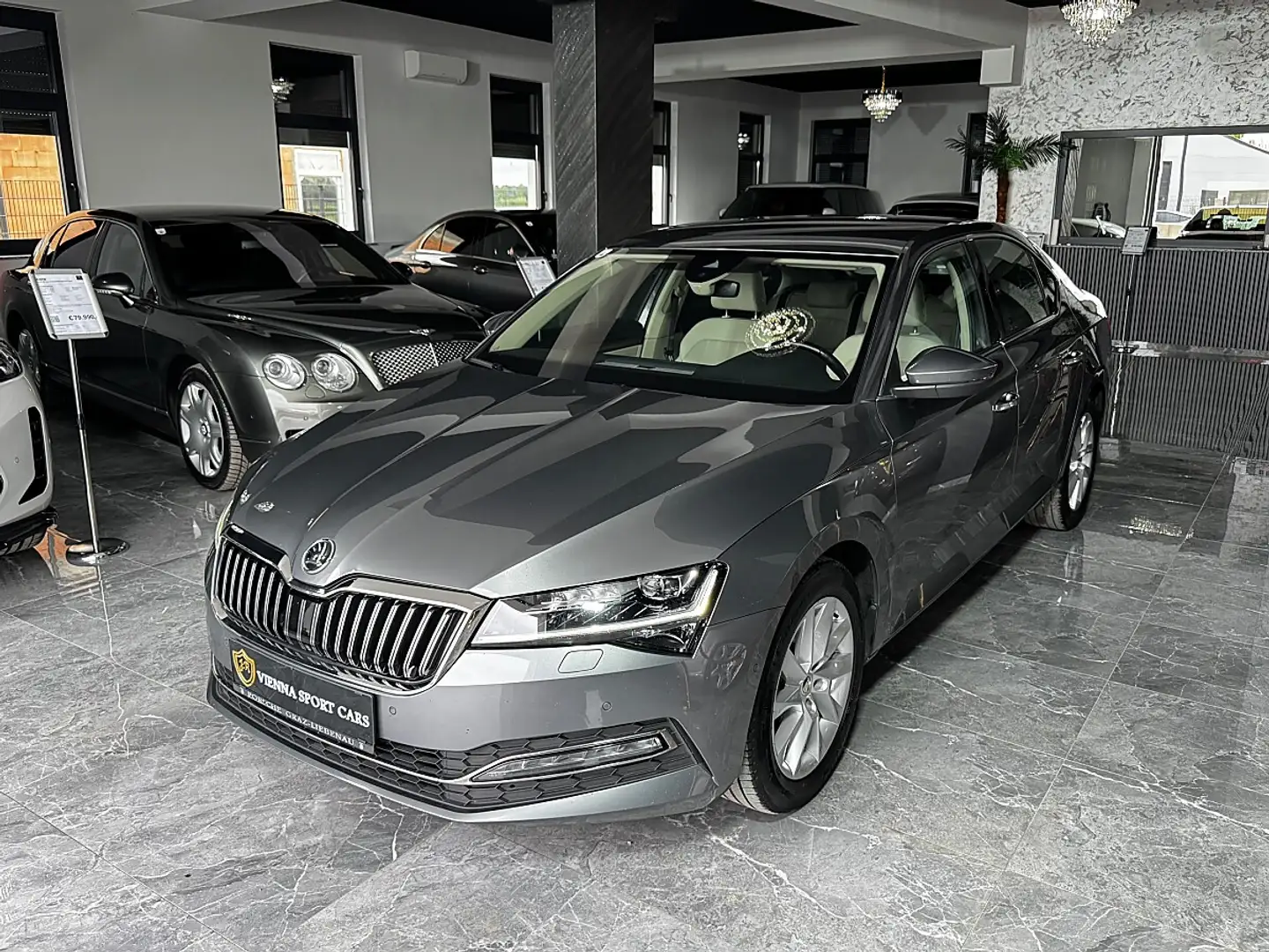 Skoda Superb 2,0 TDI Style DSG*1-Besitz*Voll* Grau - 1