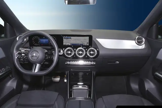 Mercedes-Benz GLA view 10