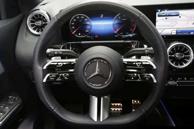 Mercedes-Benz GLA view 13