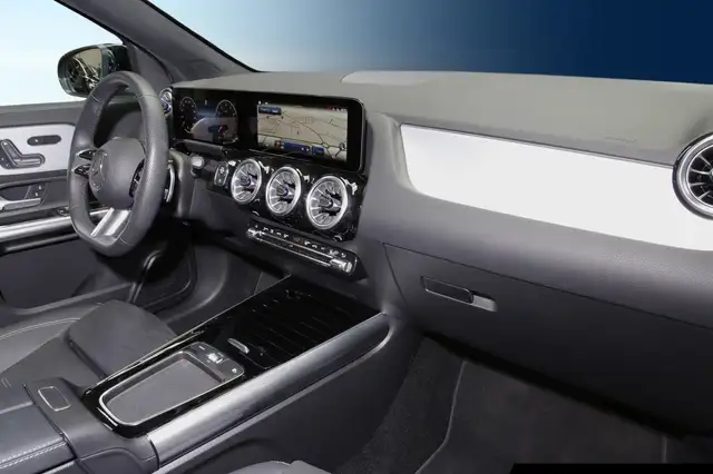 Mercedes-Benz GLA view 7
