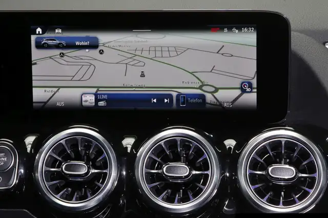 Mercedes-Benz GLA view 12