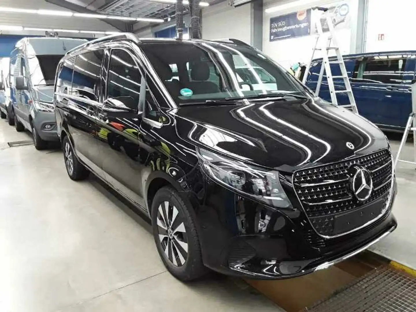 Mercedes-Benz V 300 V 300 d AVANTGARDE Lang MBUX High AHK Widescreen Schwarz - 2
