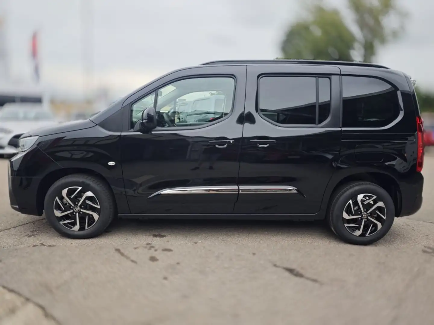 Toyota Proace City Verso 1.2 Turbo L1 Team Deutschland Schwarz - 2