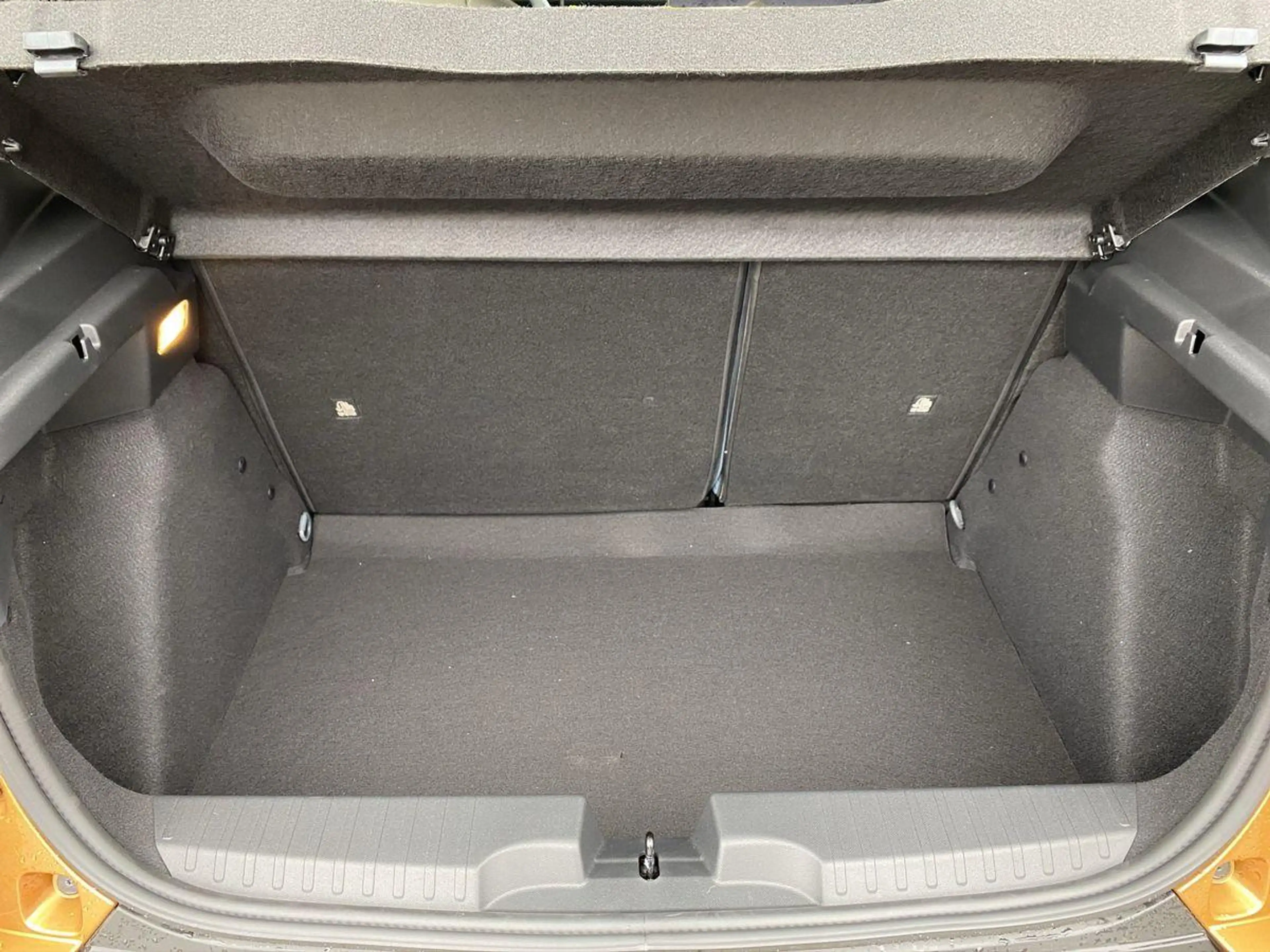 Fiat Grande Panda La Prima Hybrid Winterpaket LED — photo 9