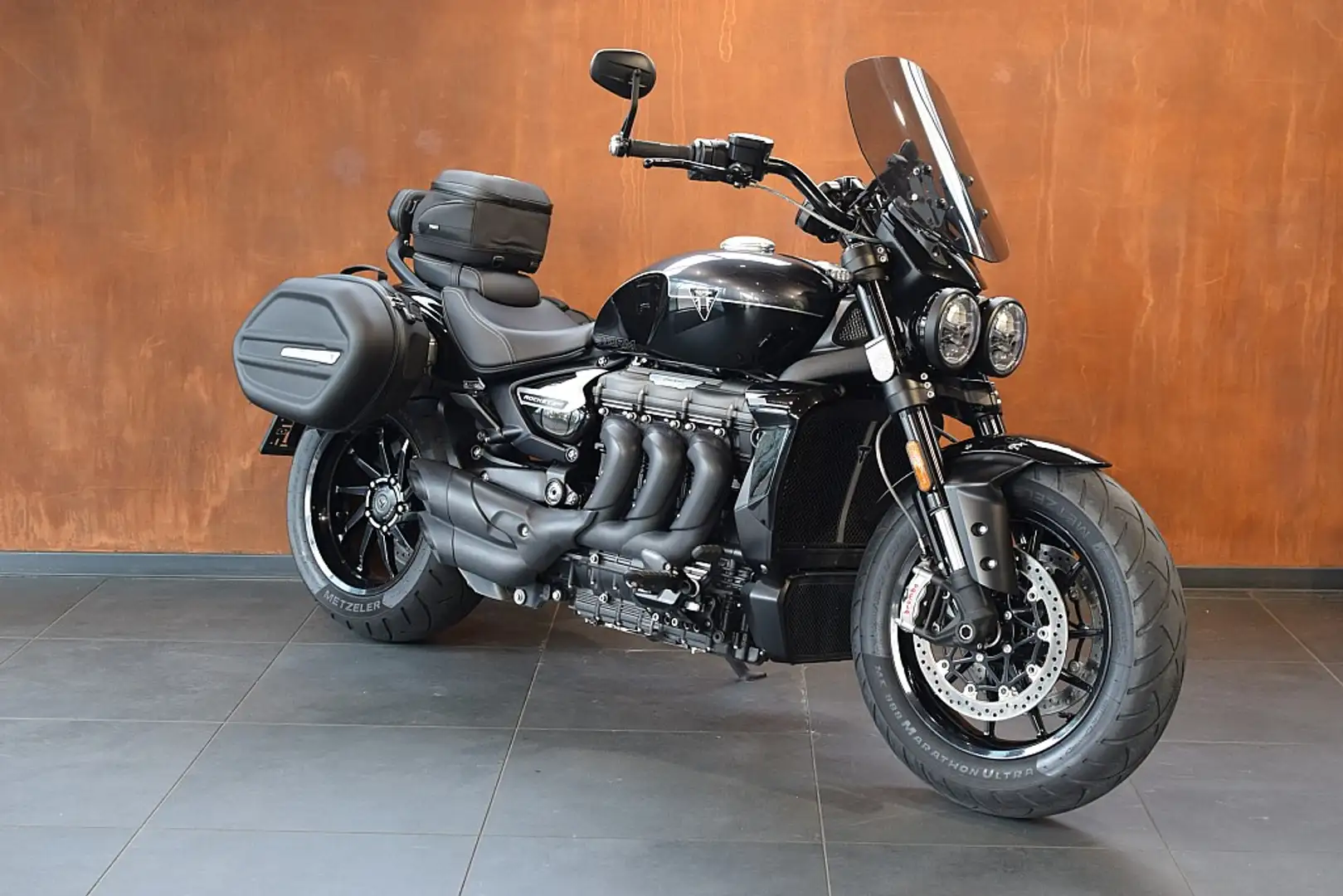 Triumph Rocket 3 Storm GT - 1