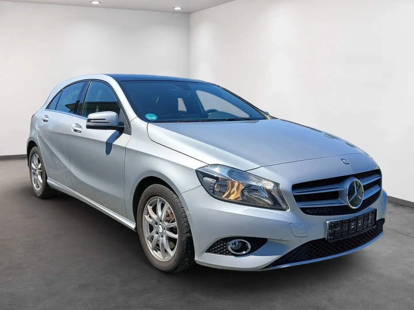 Mercedes-Benz A 180 A180 BE URBAN PANORAMA NAVI SITZHZG. AHK 8xALU Argent - 1