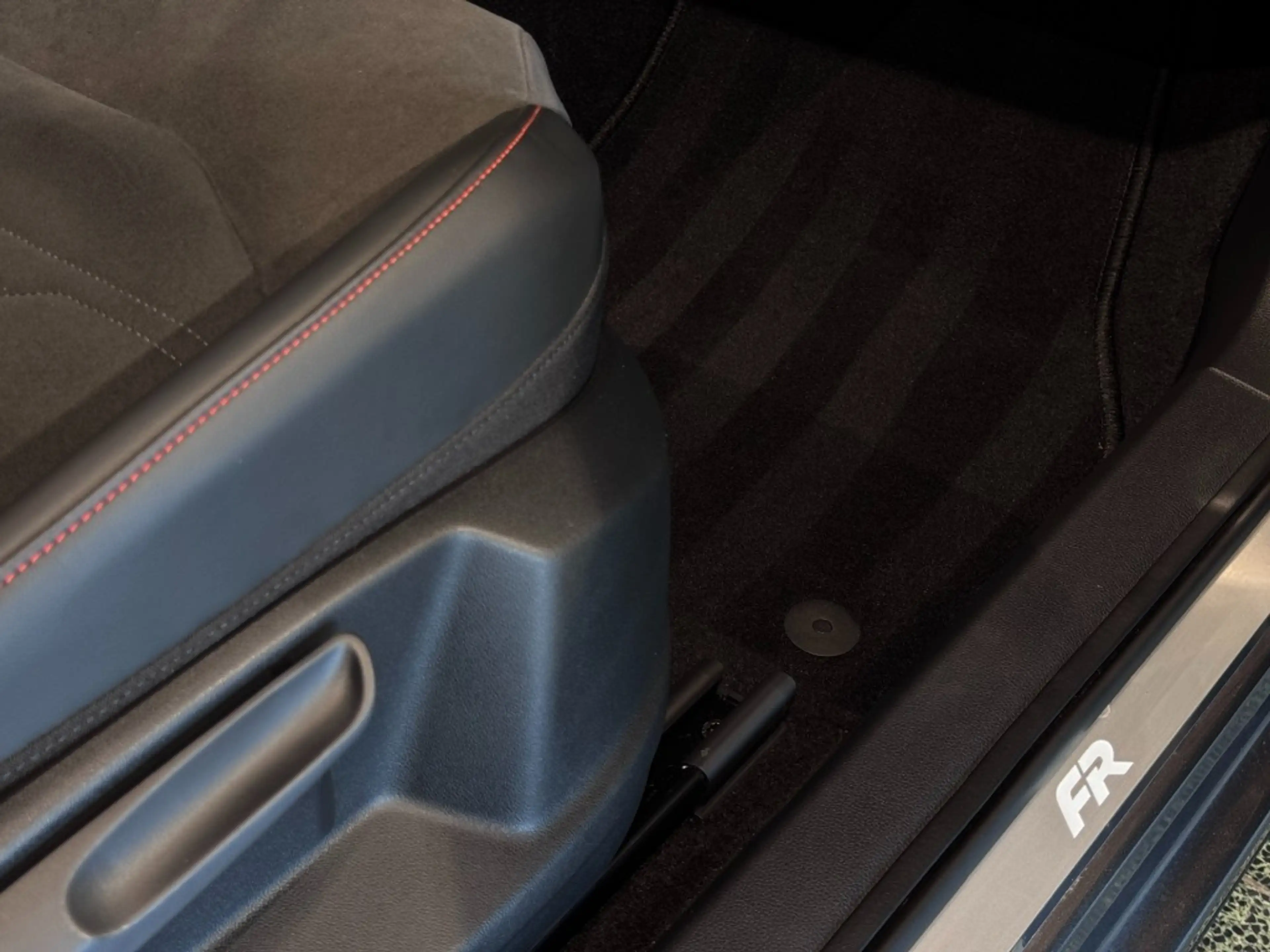 SEAT Ateca 1.5 TSI FR Business Intense Pano Trekhaak Standka — photo 44