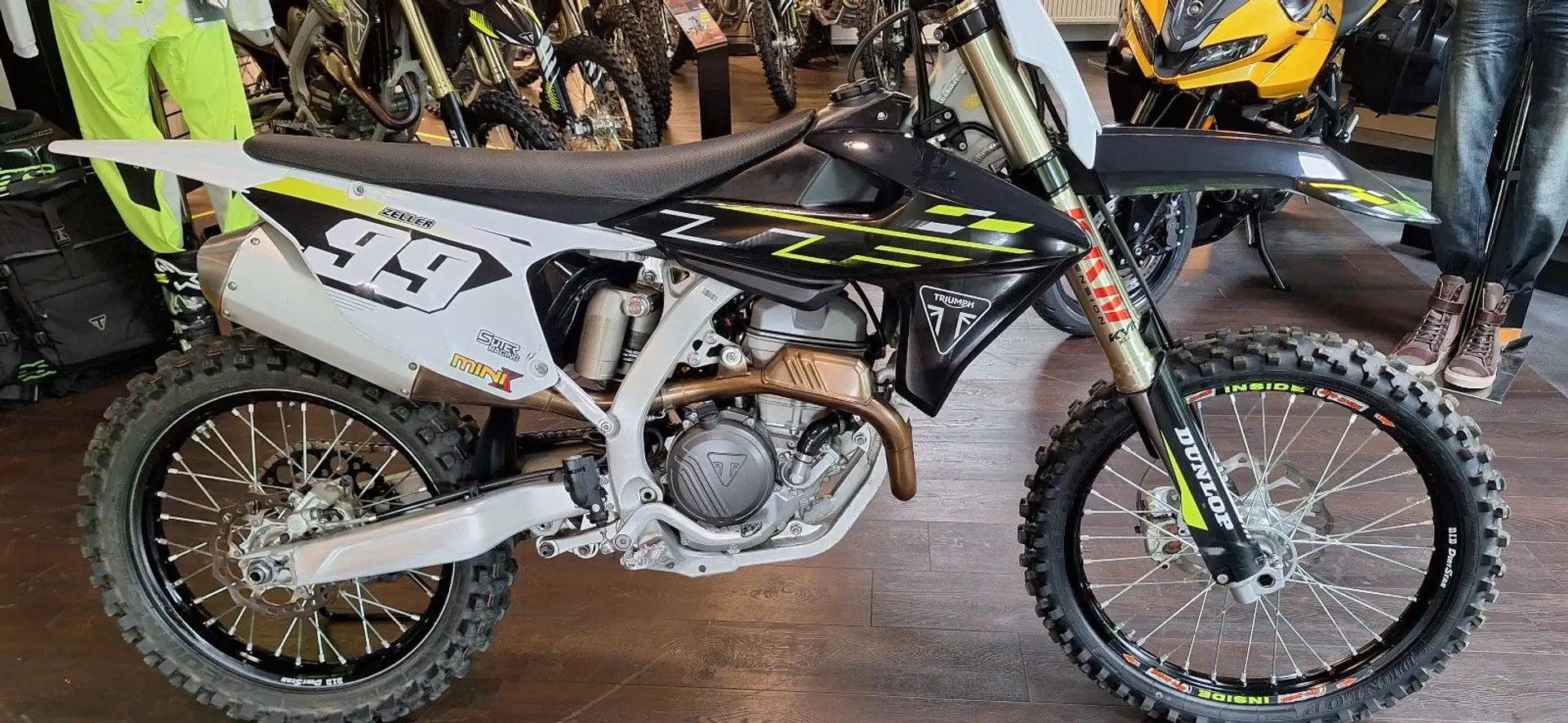 Triumph TF 250 NEUZUGANG TOP ZUSTAND Schwarz - 1
