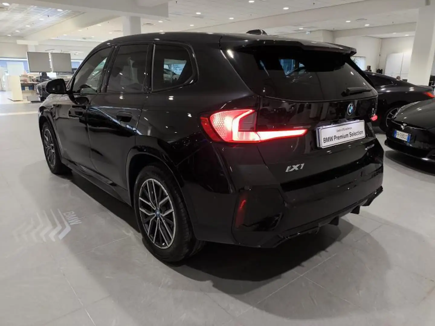 BMW iX1 30 xdrive Msport Nero - 2