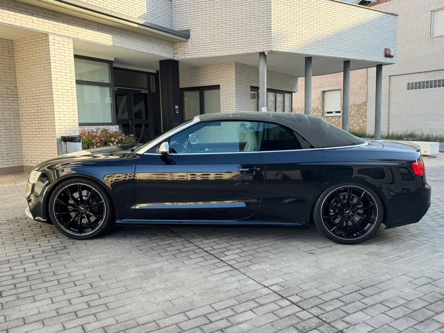 Audi RS5 Cabrio 4.2 FSI quattro S-Tronic - 2