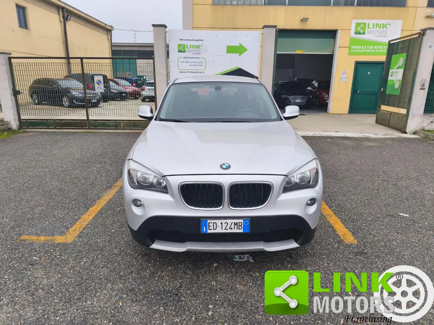 BMW X1 xDrive18d Futura Grau - 2