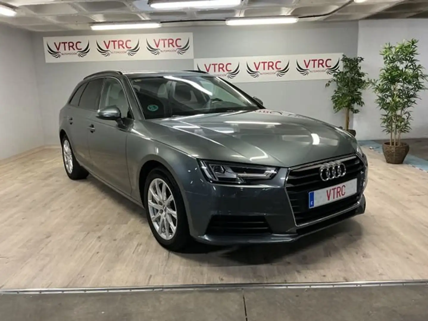 Audi A4 Avant 35 TDI Advanced S tronic 110kW Grau - 1