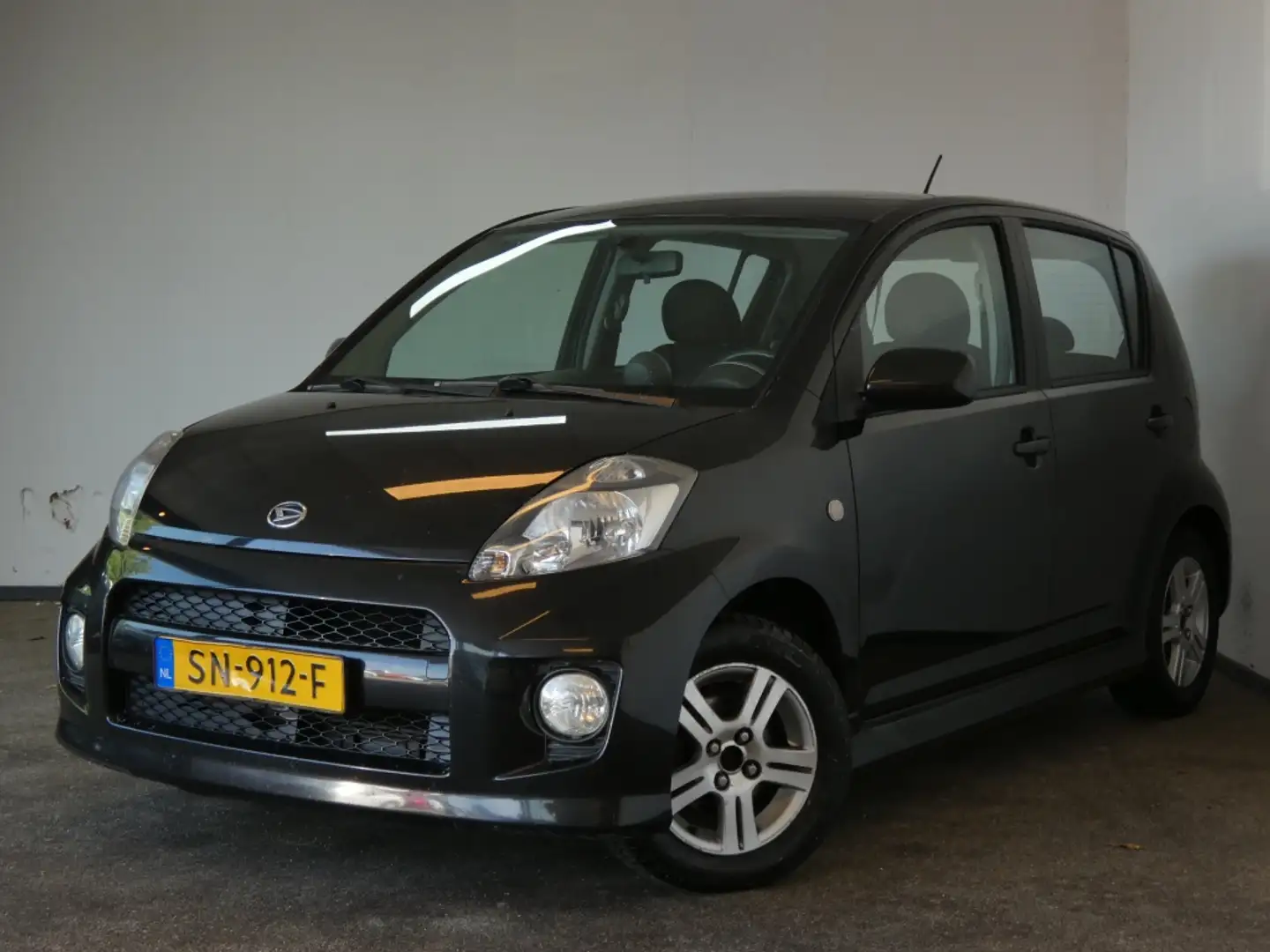 Daihatsu Sirion 2 1.3-16V Comfort Nwe APK airco Zwart - 1