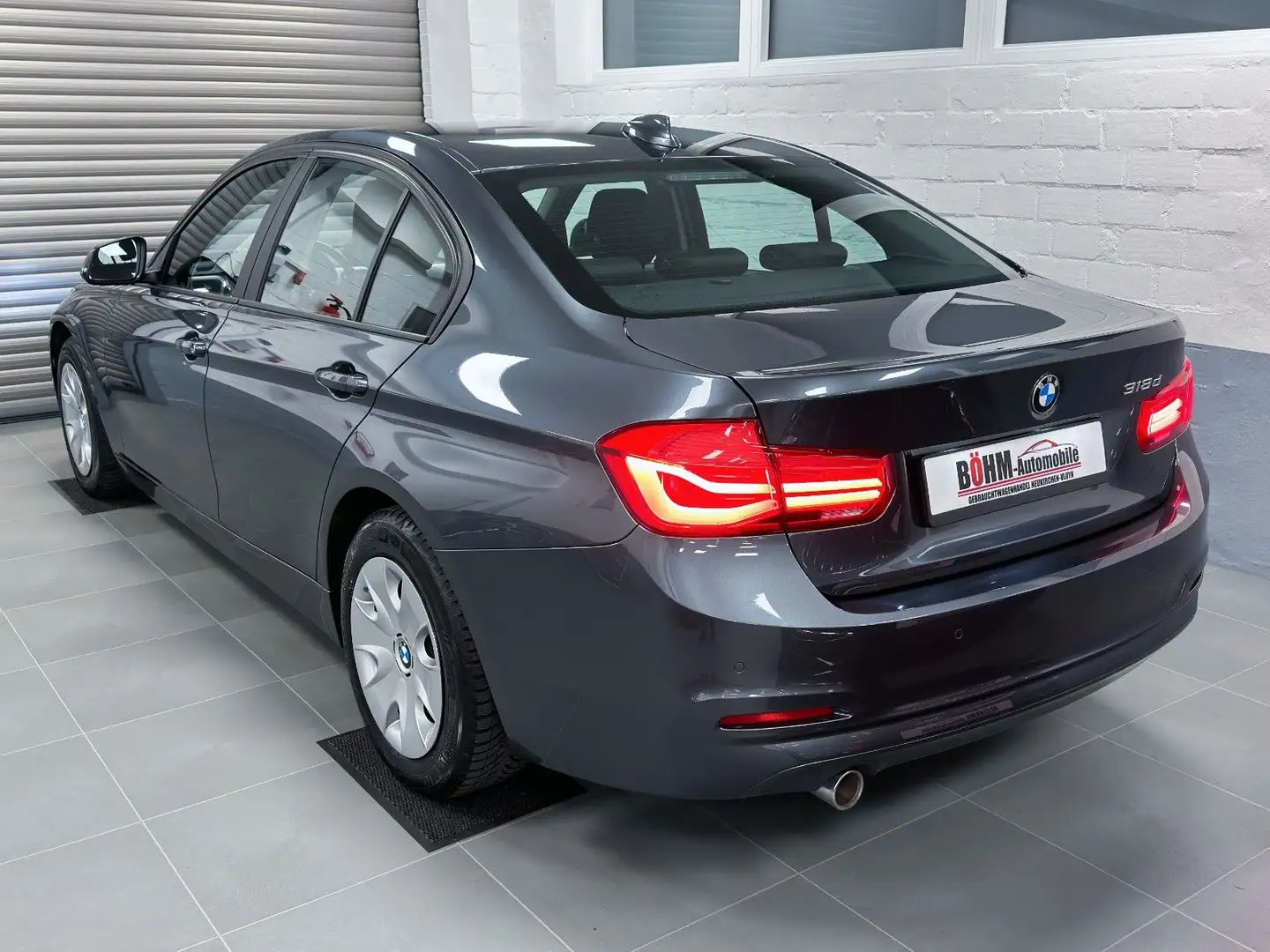 BMW 318 d Advantage Limousine *Klima *PDC *SHZ *LED Grau - 2