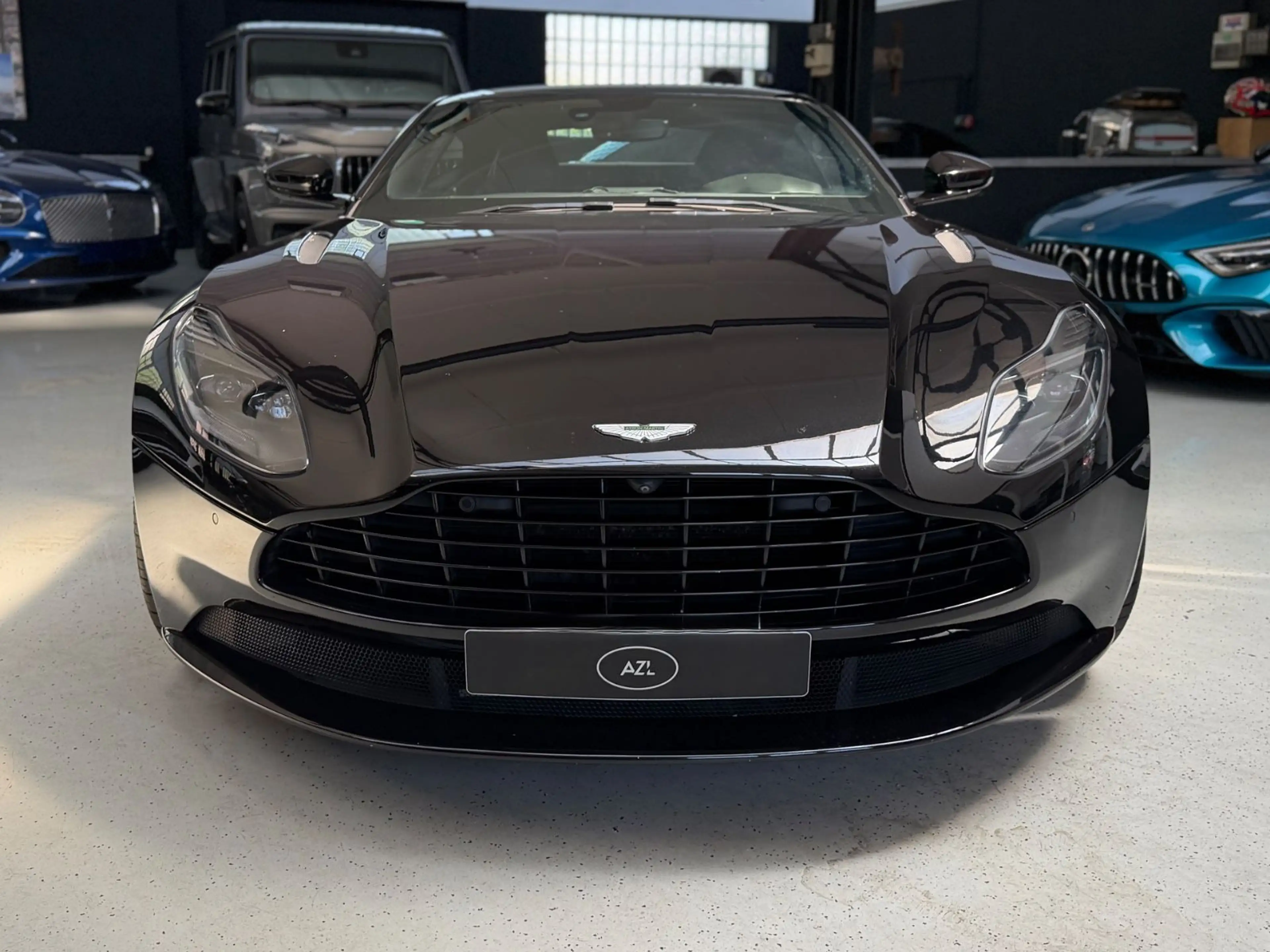 Aston Martin DB11 V8 Coupe/360°/SHZ/Memory/Alcantara — photo 5