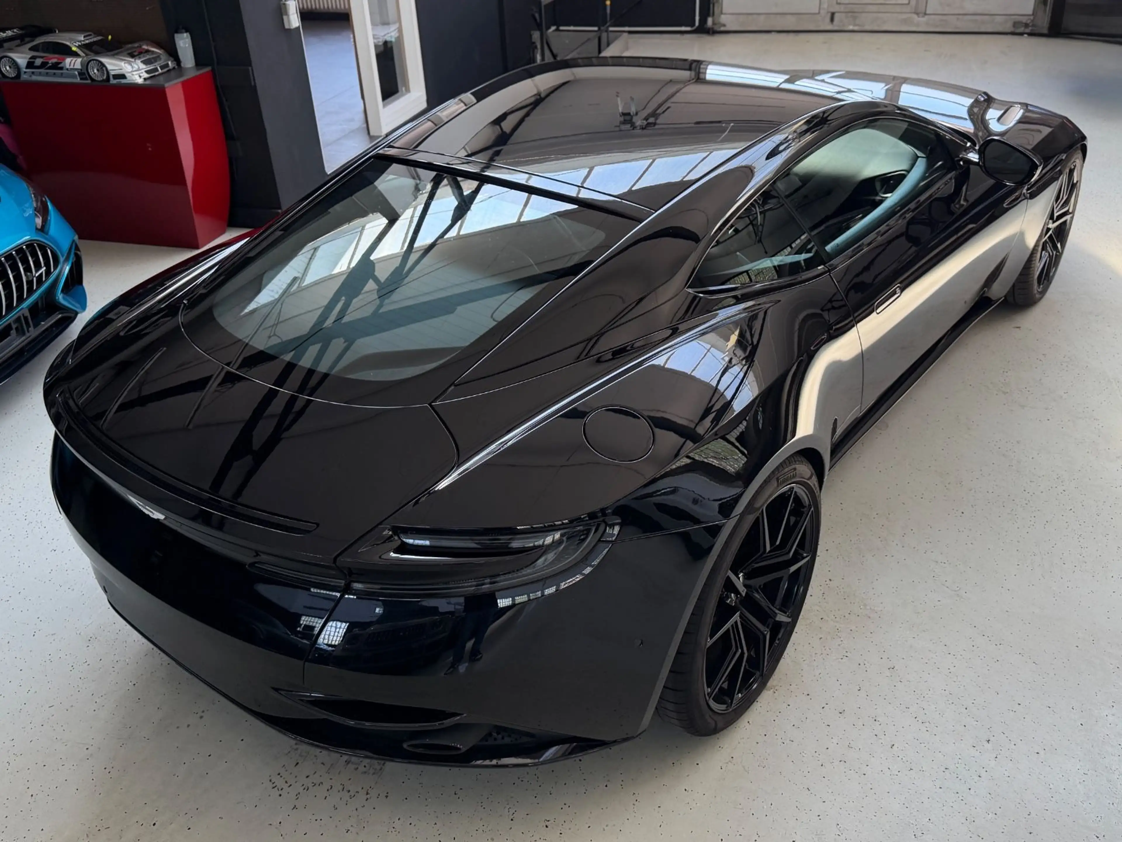 Aston Martin DB11 V8 Coupe/360°/SHZ/Memory/Alcantara — photo 7