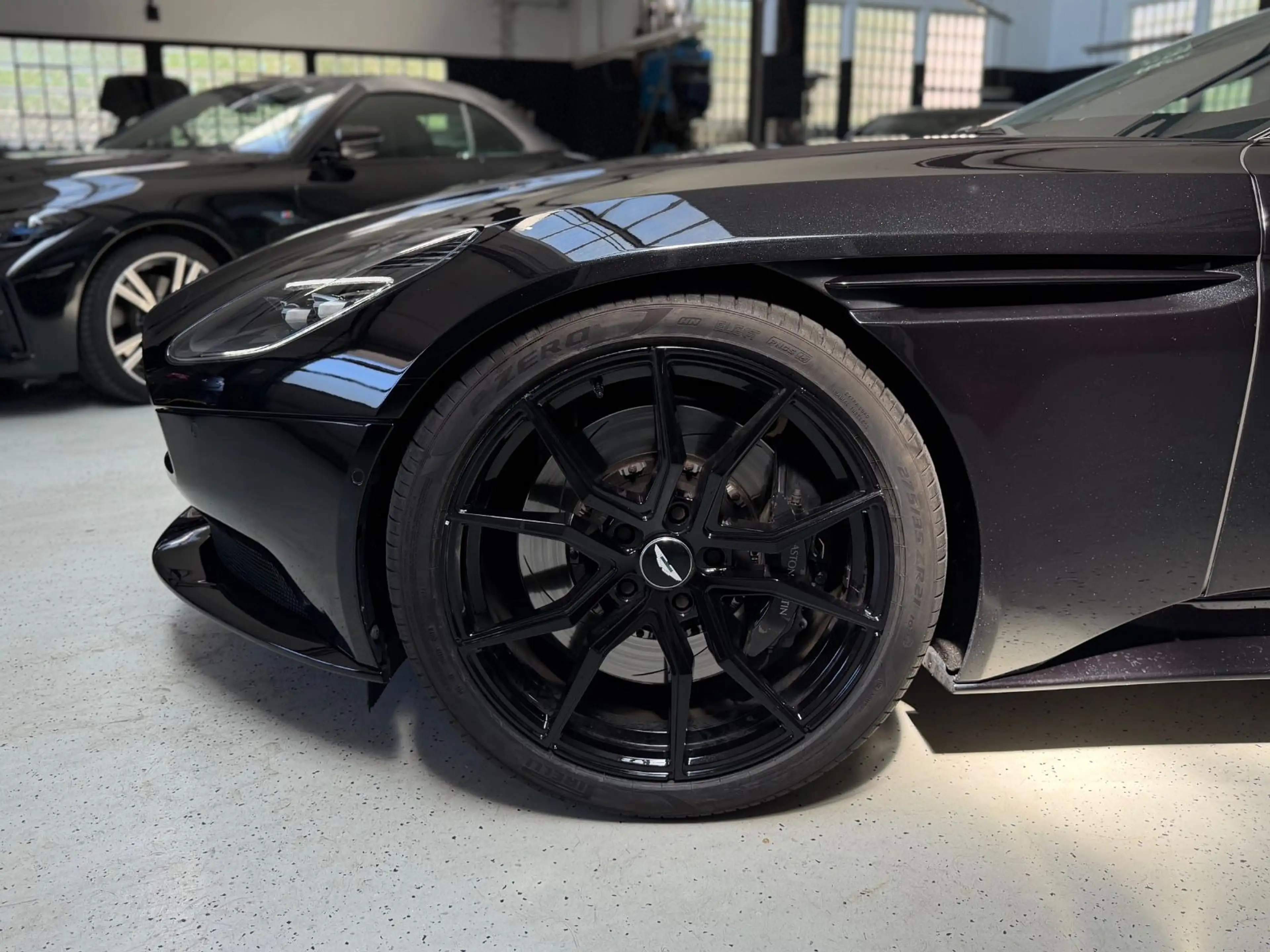 Aston Martin DB11 V8 Coupe/360°/SHZ/Memory/Alcantara — photo 16