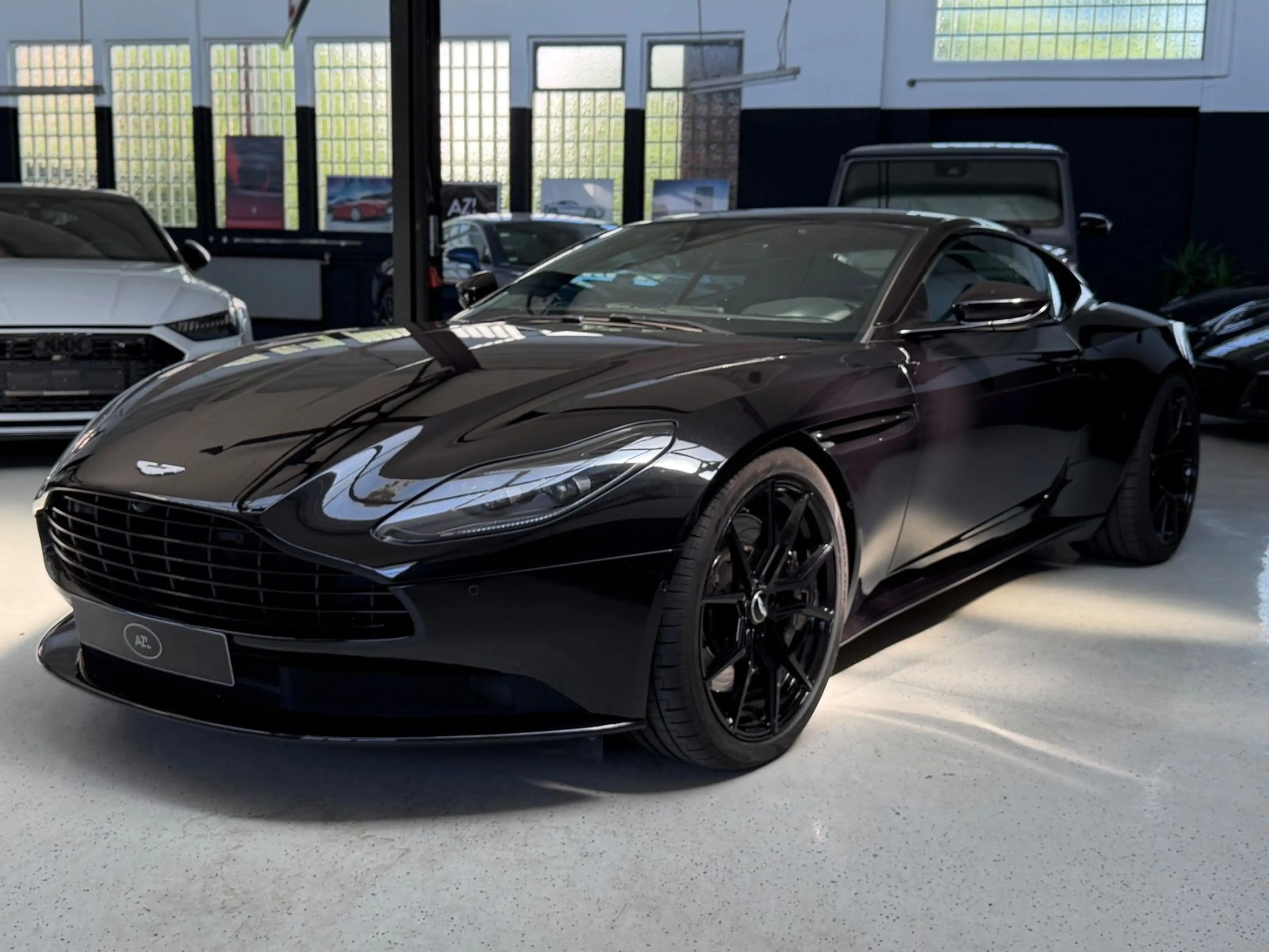 Aston Martin DB11 V8 Coupe/360°/SHZ/Memory/Alcantara