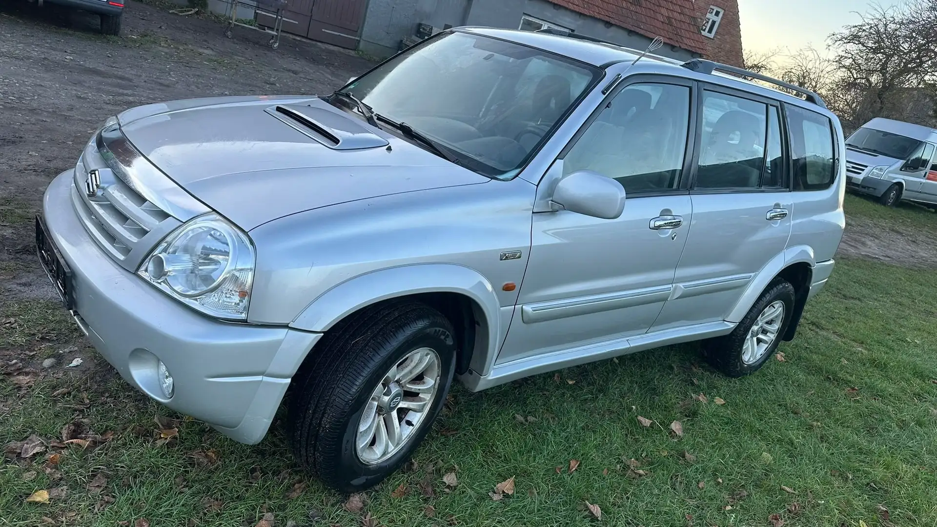 Suzuki Grand Vitara Diesel  5-Türer XL-7 Sitze 2.0**HU/AU 07.2027** Grau - 2