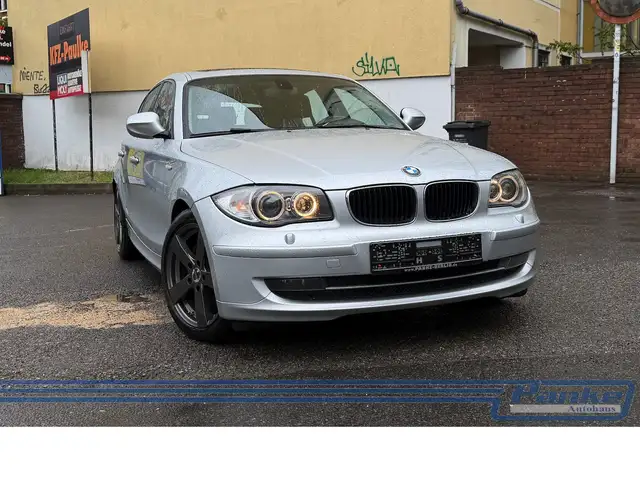 BMW 123 123d Aut.*Xenon*PDC*AUX*SHZ*Schiebedach*SRA*