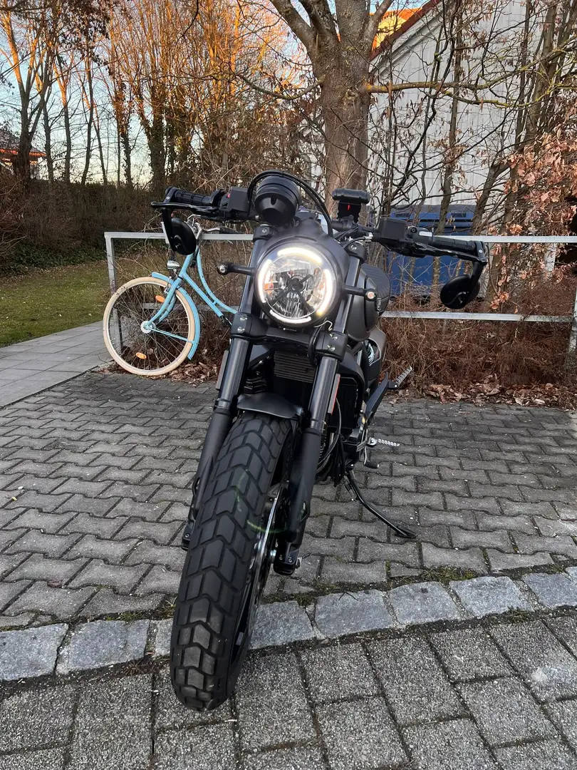 Ducati Scrambler Nightshift MY22 Stříbrná - 2