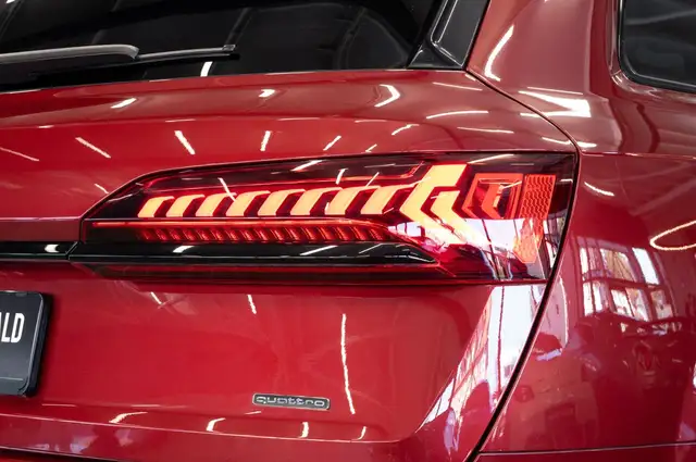 Audi Q7 view 8