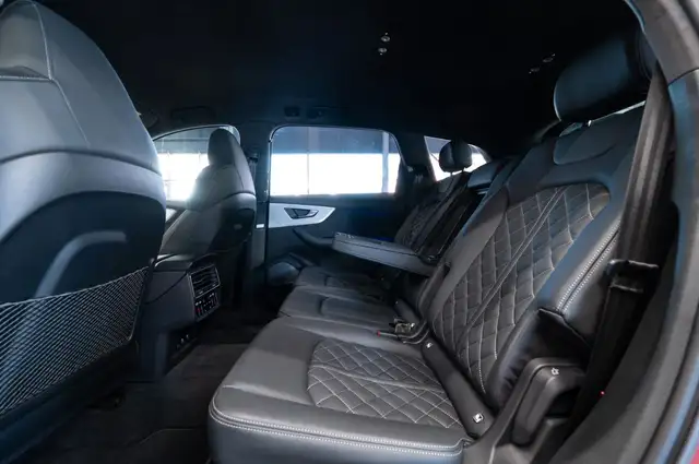 Audi Q7 view 15