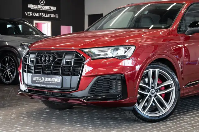 Audi Q7 view 3