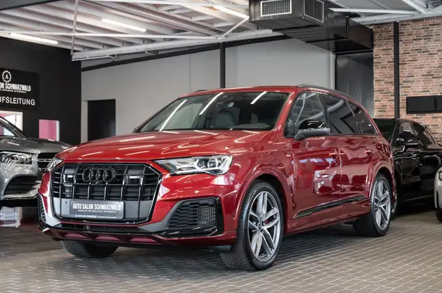 Audi Q7 view 2