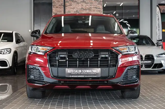 Audi Q7 view 5