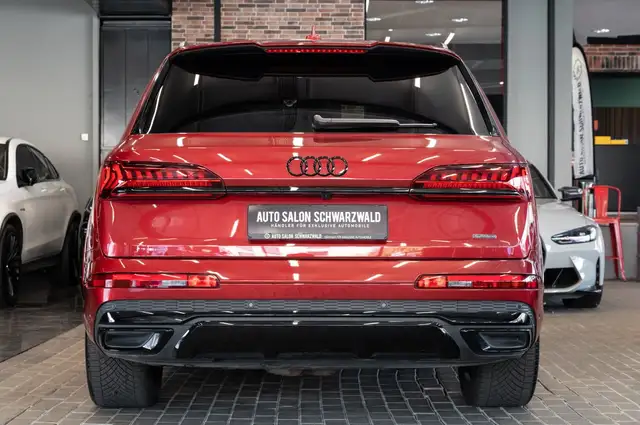 Audi Q7 view 9