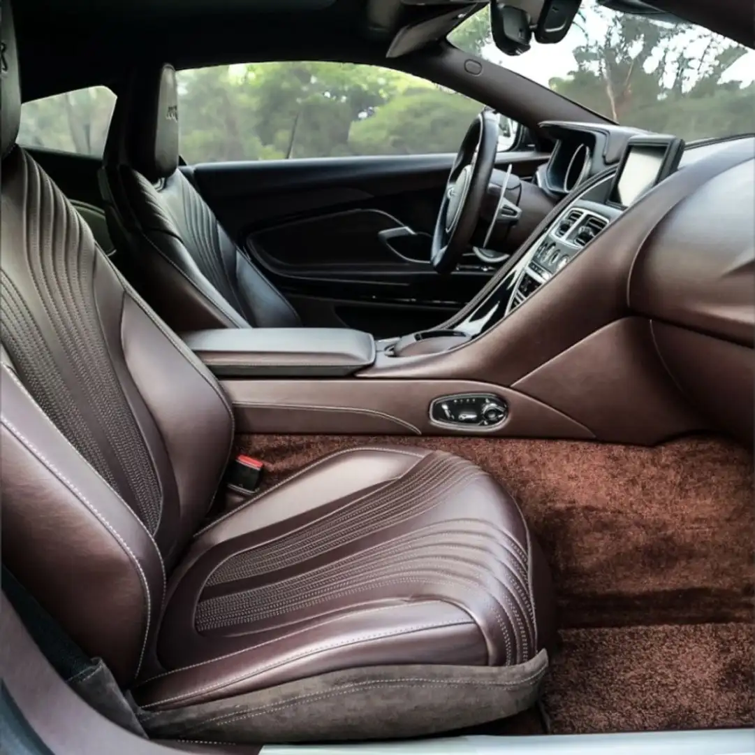 Aston Martin DB11 Deportivo Automático de 2 Puertas Ezüst - 2