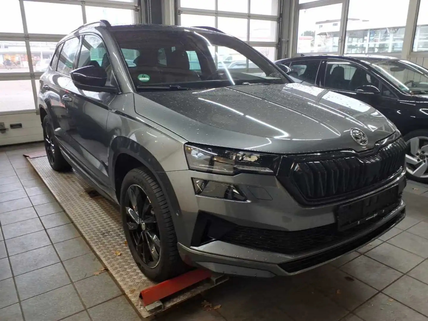 Skoda Karoq 2.0 TDI DSG 4x4 Sportline*AHK*NAVI*TRAVELL Grau - 2