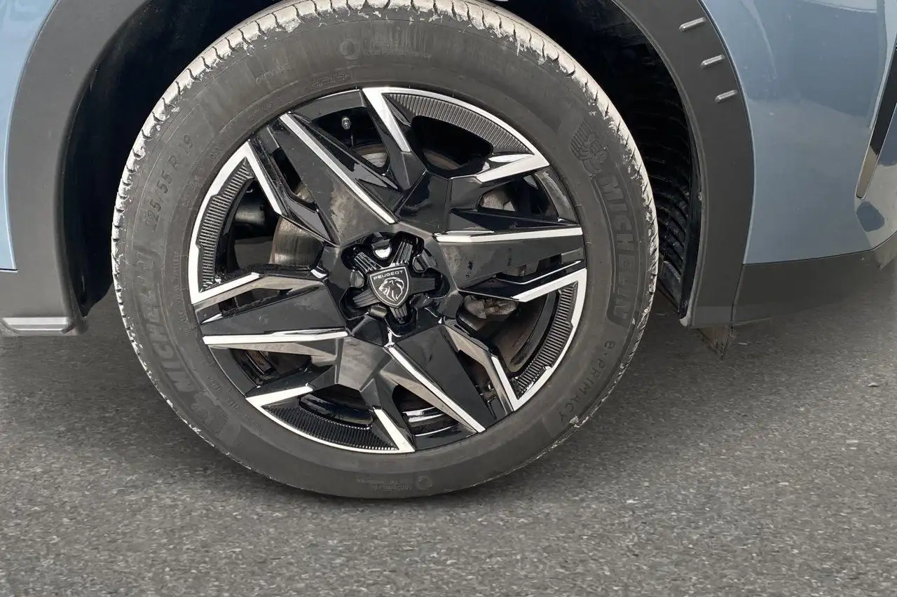 Peugeot 5008 Allure Hybrid 7 places 22