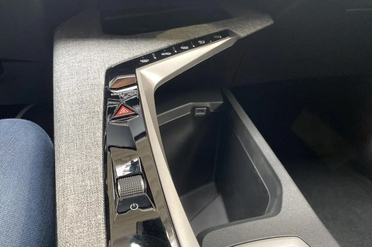 Peugeot 5008 Allure Hybrid 7 places 35