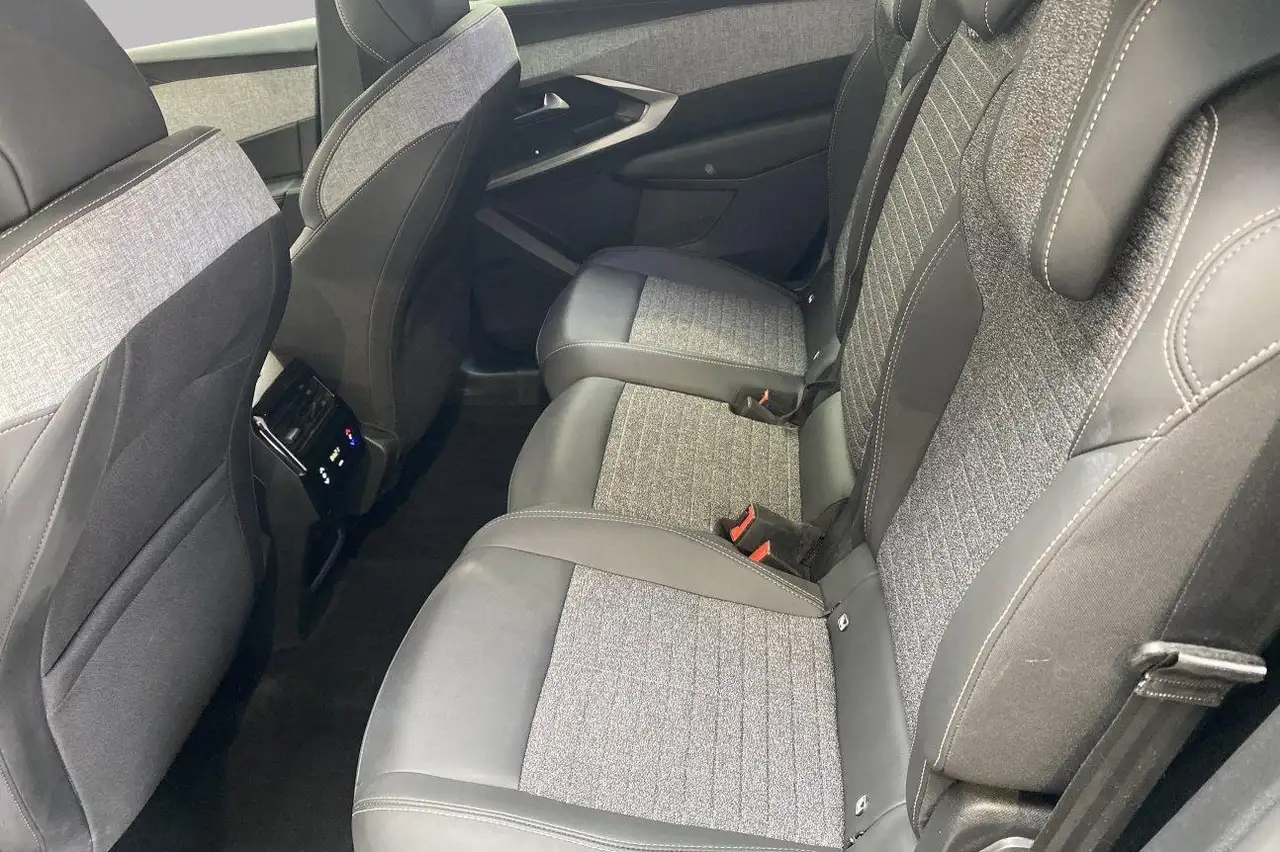 Peugeot 5008 Allure Hybrid 7 places 18