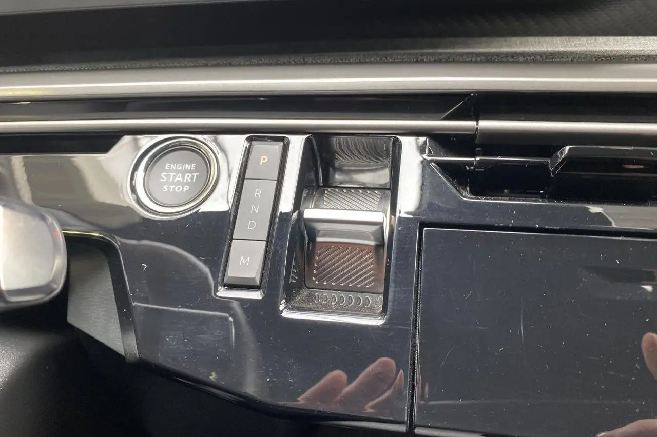 Peugeot 5008 Allure Hybrid 7 places 16