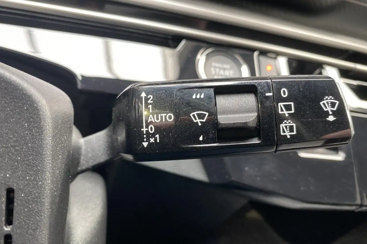 Peugeot 5008 Allure Hybrid 7 places 27