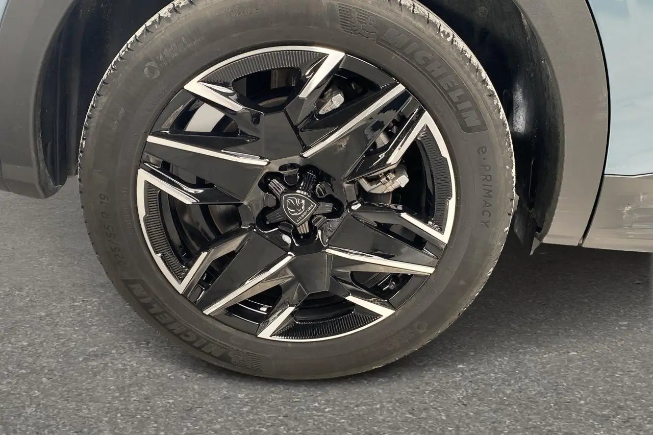 Peugeot 5008 Allure Hybrid 7 places 23