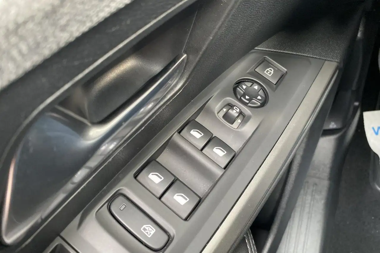 Peugeot 5008 Allure Hybrid 7 places 17