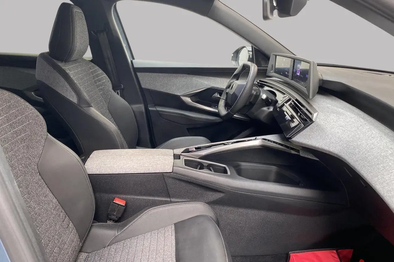 Peugeot 5008 Allure Hybrid 7 places 8