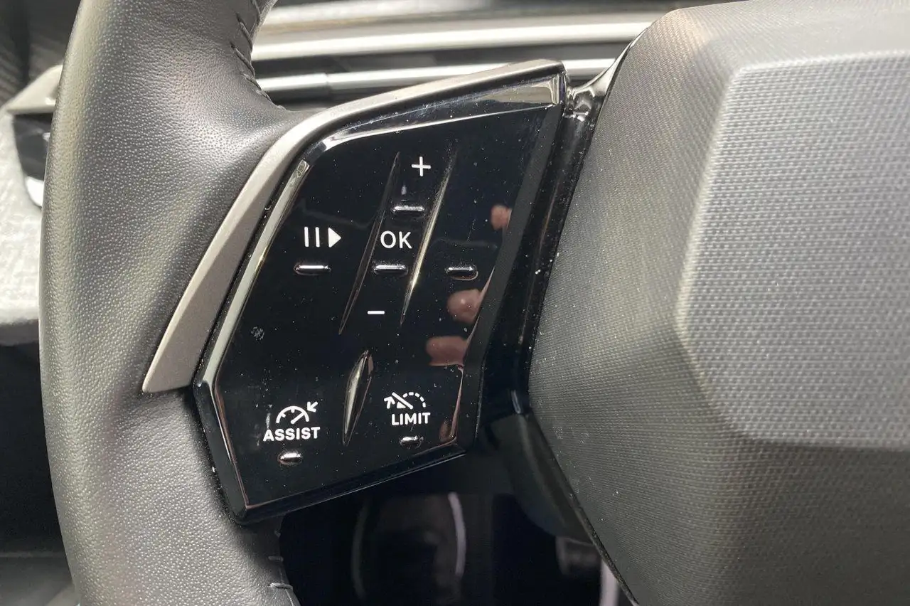 Peugeot 5008 Allure Hybrid 7 places 24