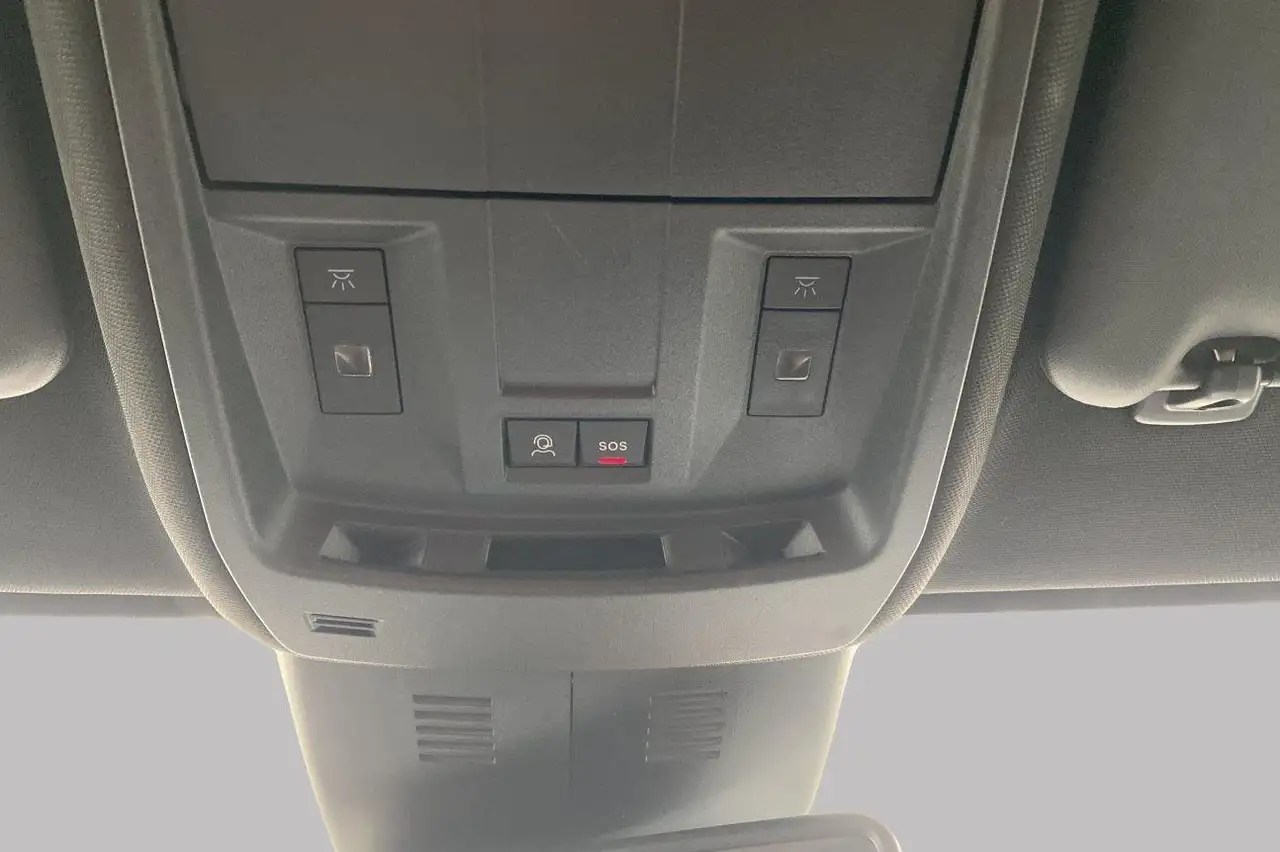 Peugeot 5008 Allure Hybrid 7 places 36