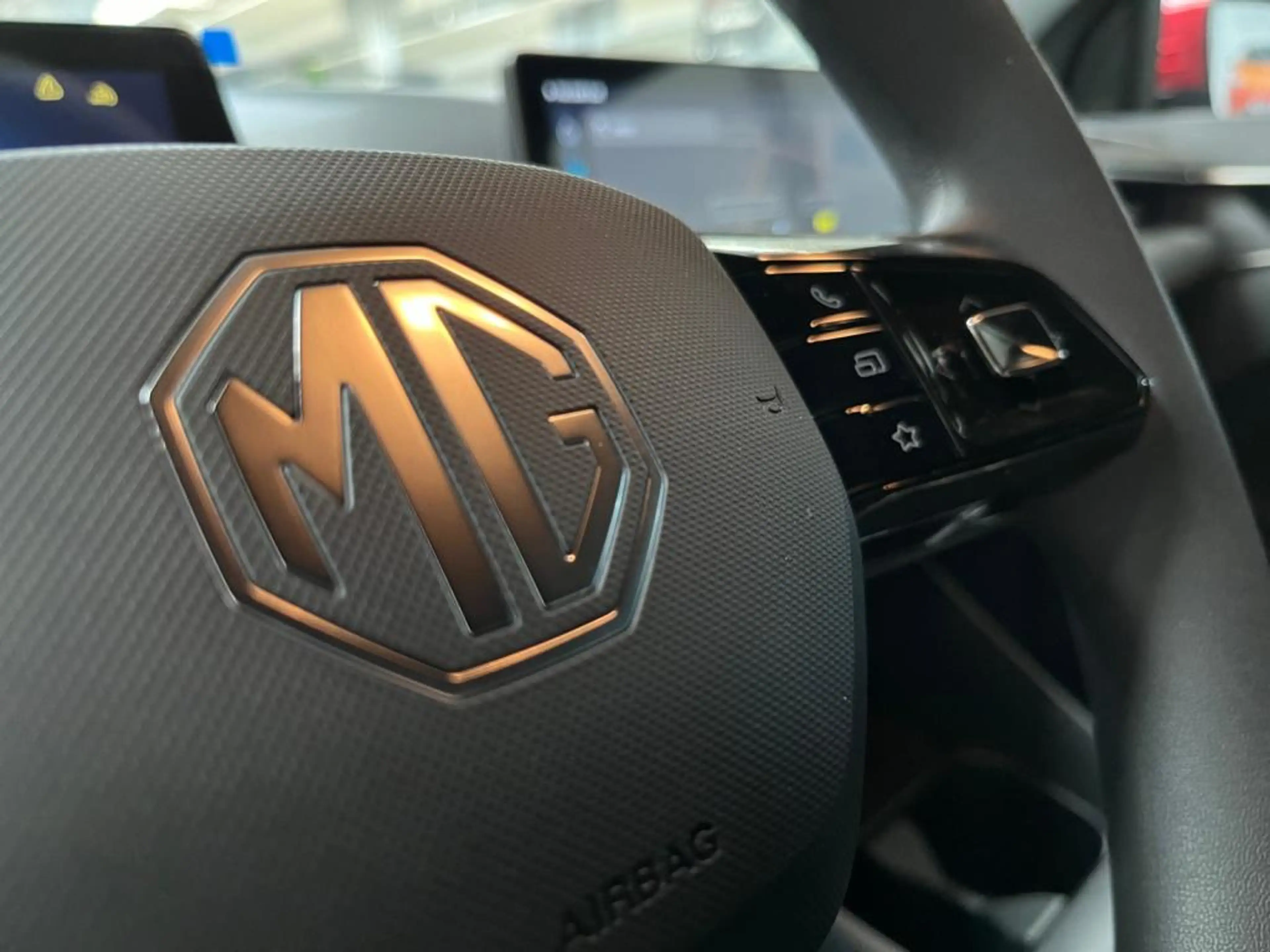 MG MG3 Standard **Kamera/LED — photo 8