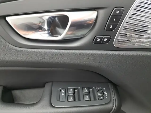 Volvo XC60 view 11